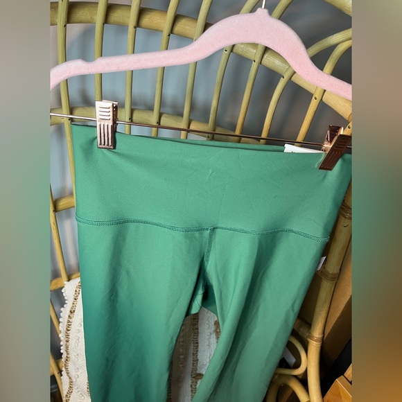 Old Navy Green NWT High Rise Capri Leggings Size small - Picture 3 of 8